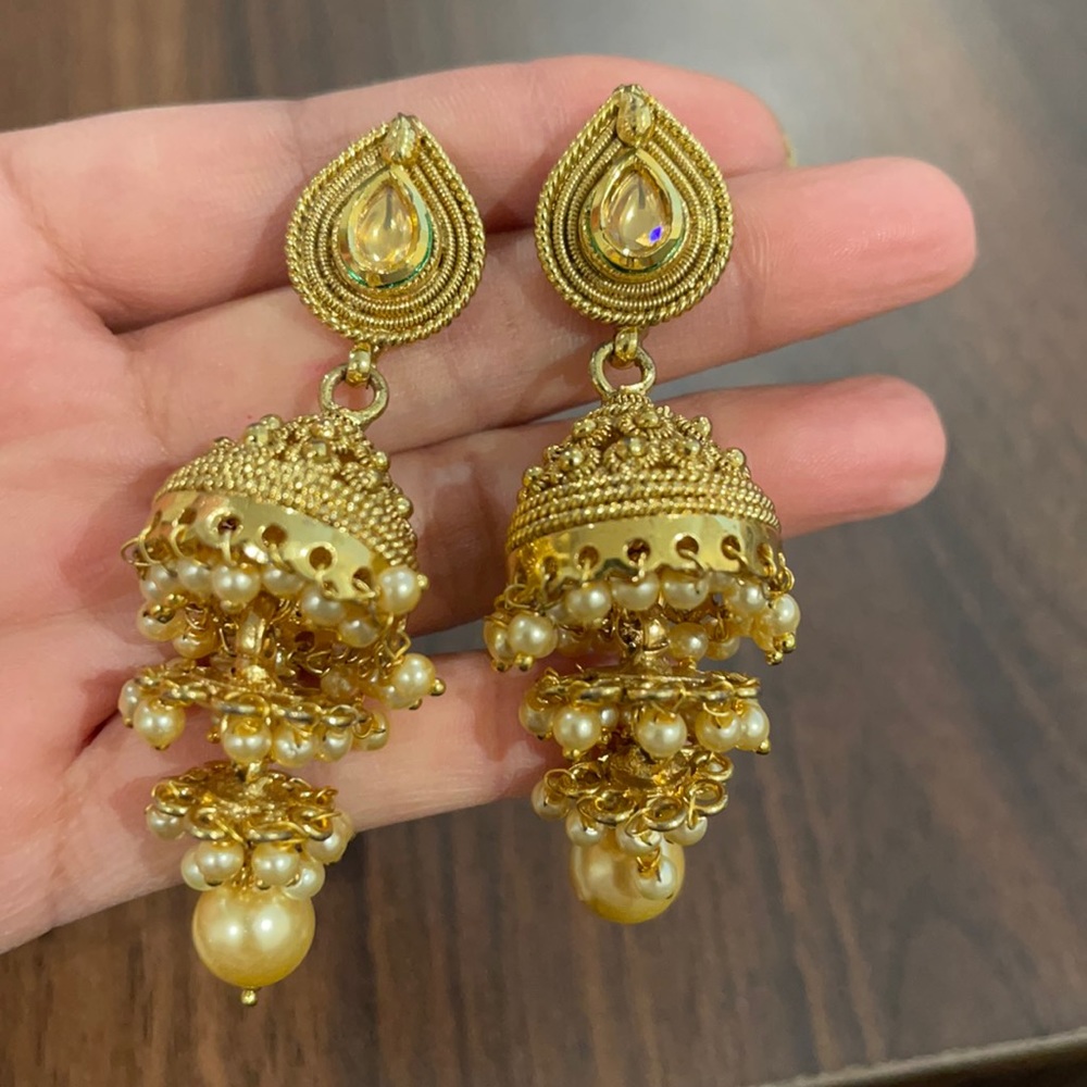 Earrings - Picture 1 of 3